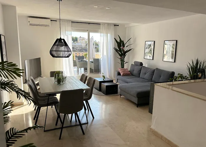 아파트 2 Bedroom Duplex I *