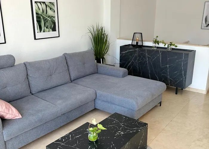 Apartment 2 Bedroom Duplex I *